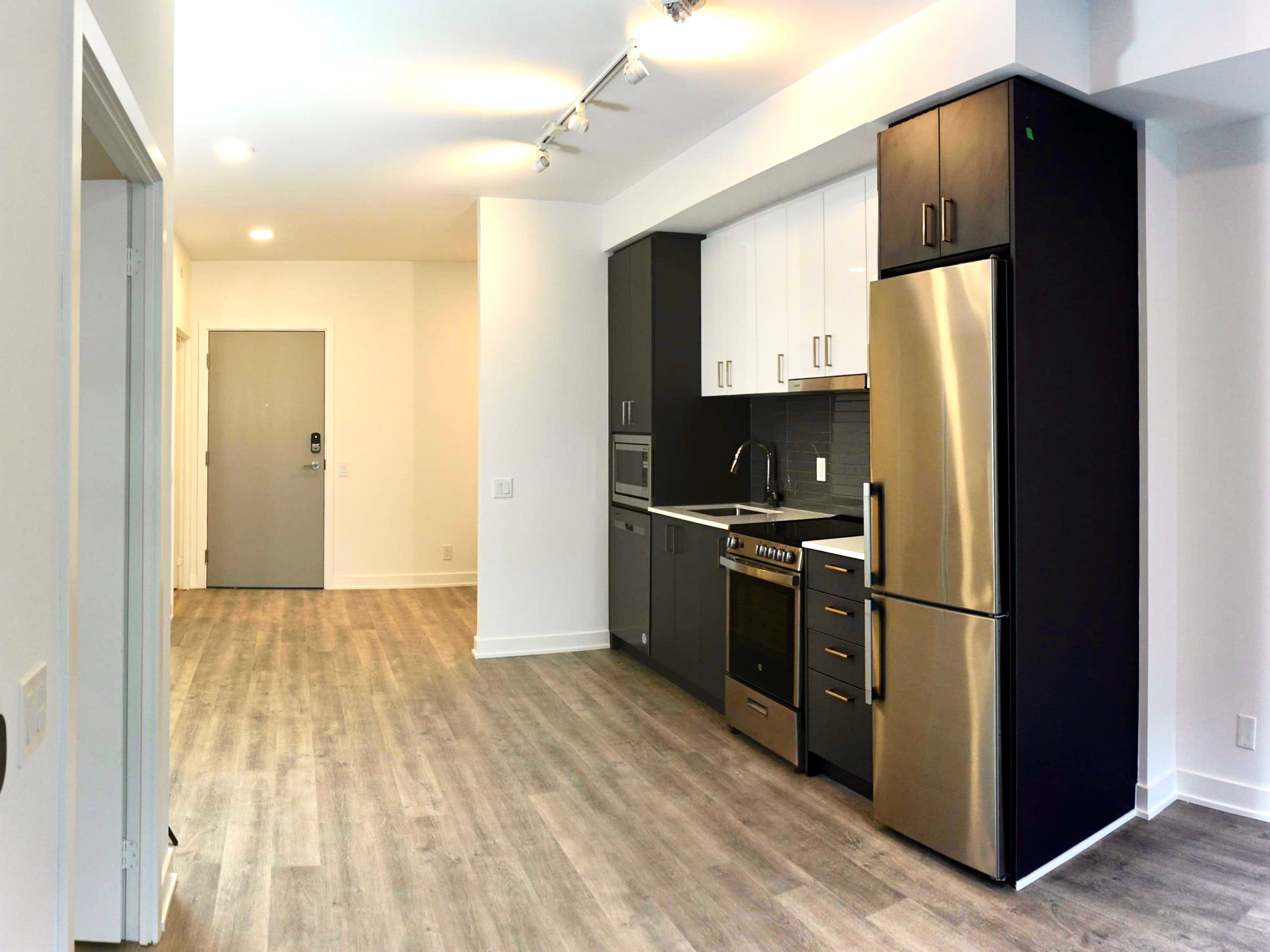 30 Upper Mall Way 619A, Vaughan, ON L4J 0L7