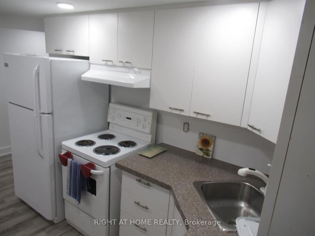 272 Roxton Road Lower, Toronto C01, ON M6G 3P9