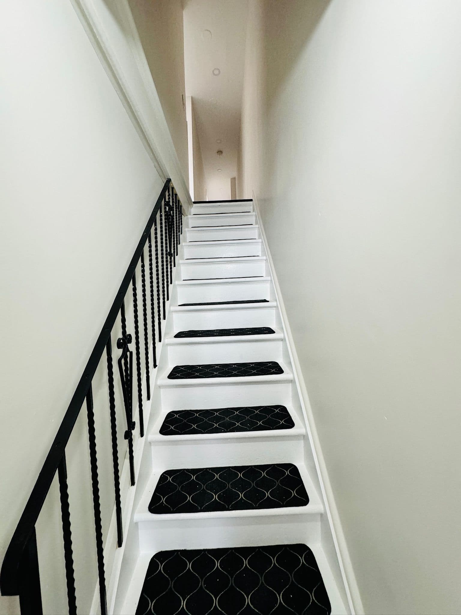 196 Caledonia Road 2nd Flr, Toronto W03, ON M6E 4S7