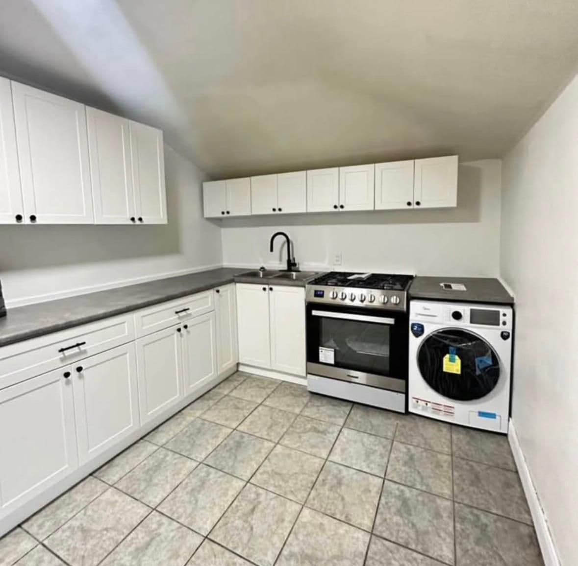 216 John Street N, Hamilton, ON L8L 4P5