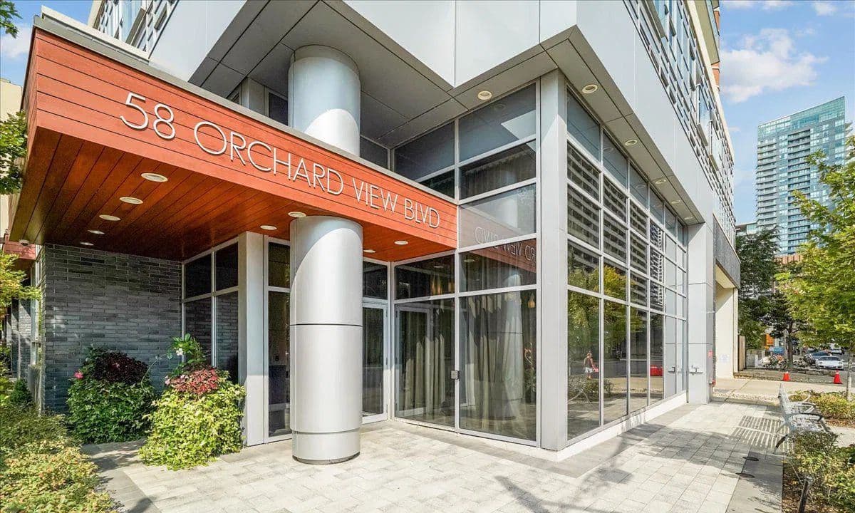 58 Orchard View Boulevard 411, Toronto C03, ON M4R 0A2