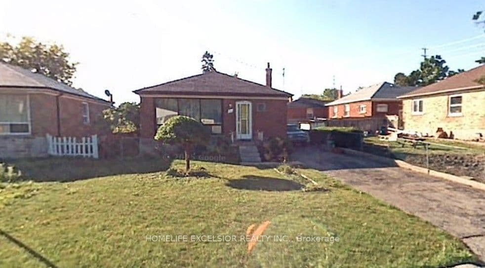 3 Strode Drive Main upper, Toronto E08, ON M1J 1L8