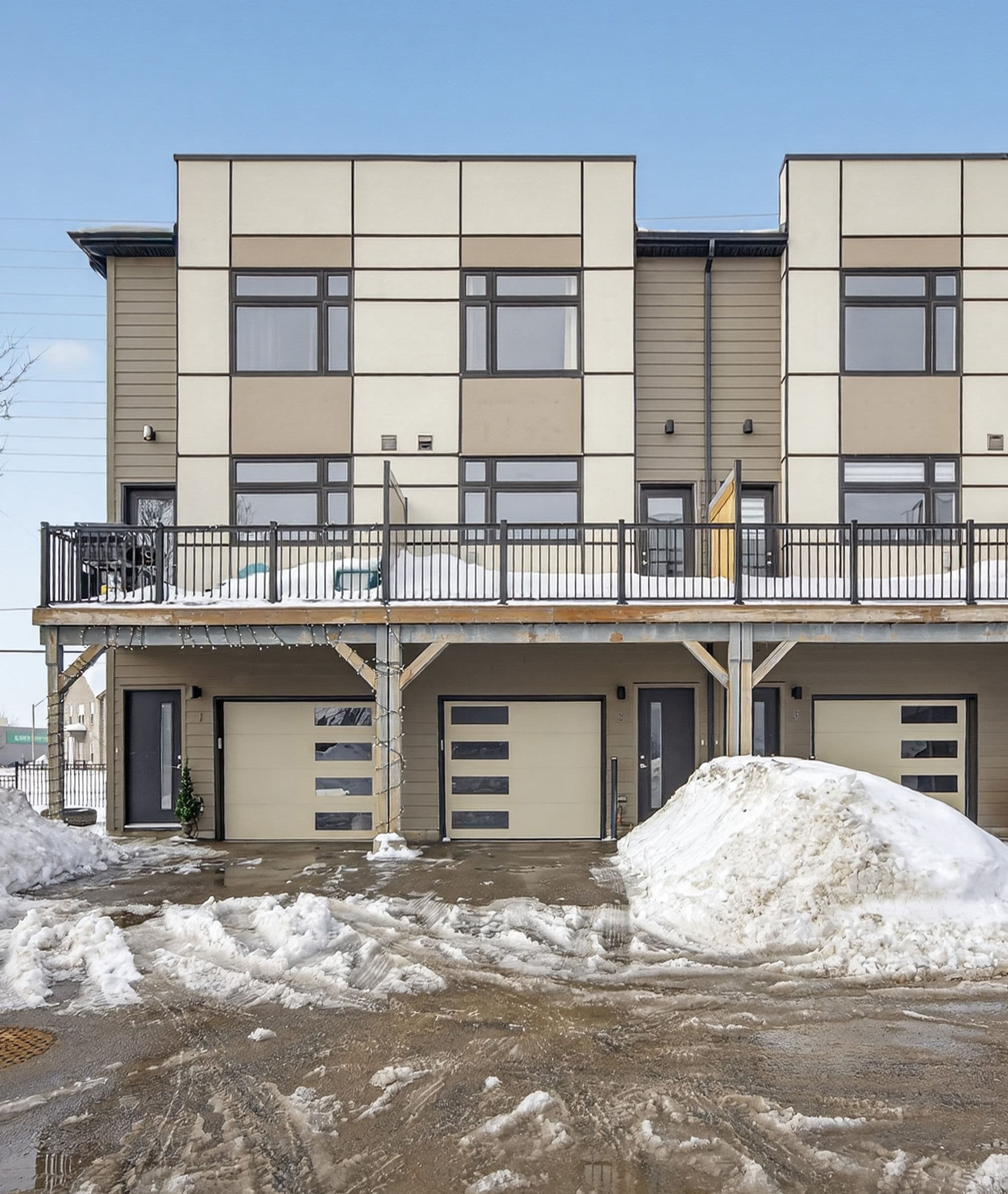 540 Essa Road 2, Barrie, ON L4N 9E5