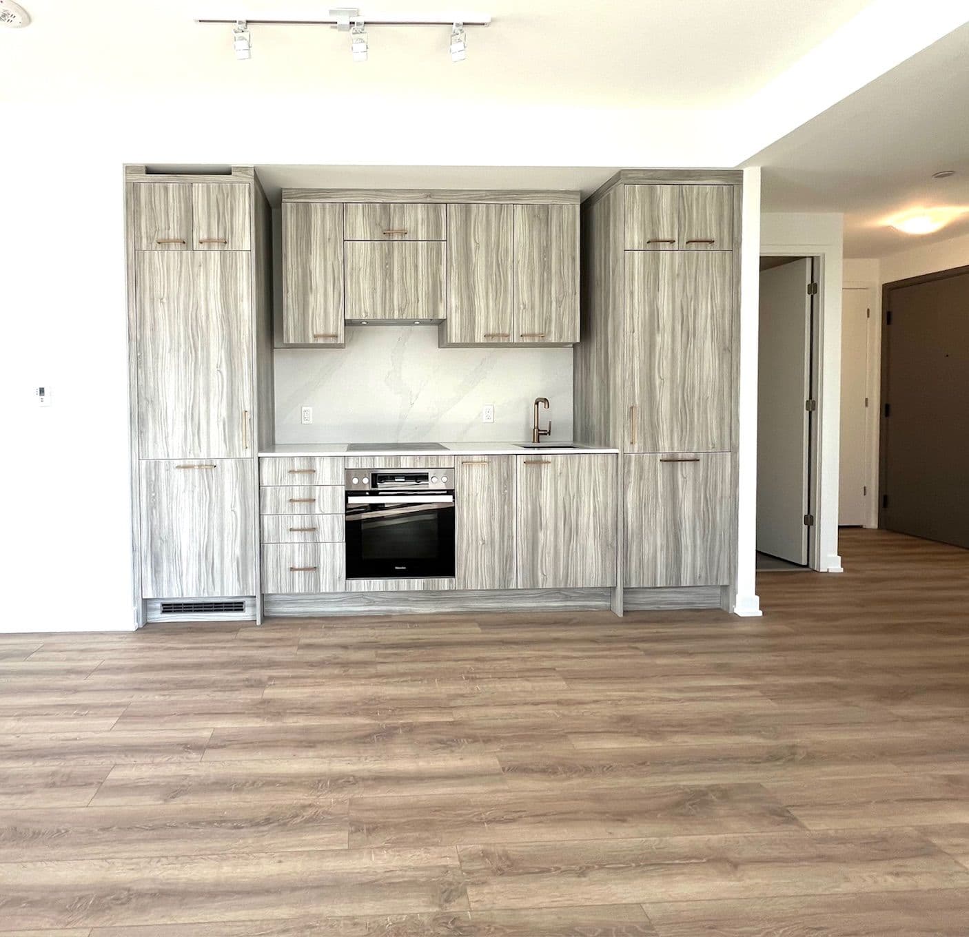 634 Church Street 1110, Toronto C08, ON M4Y 0G9