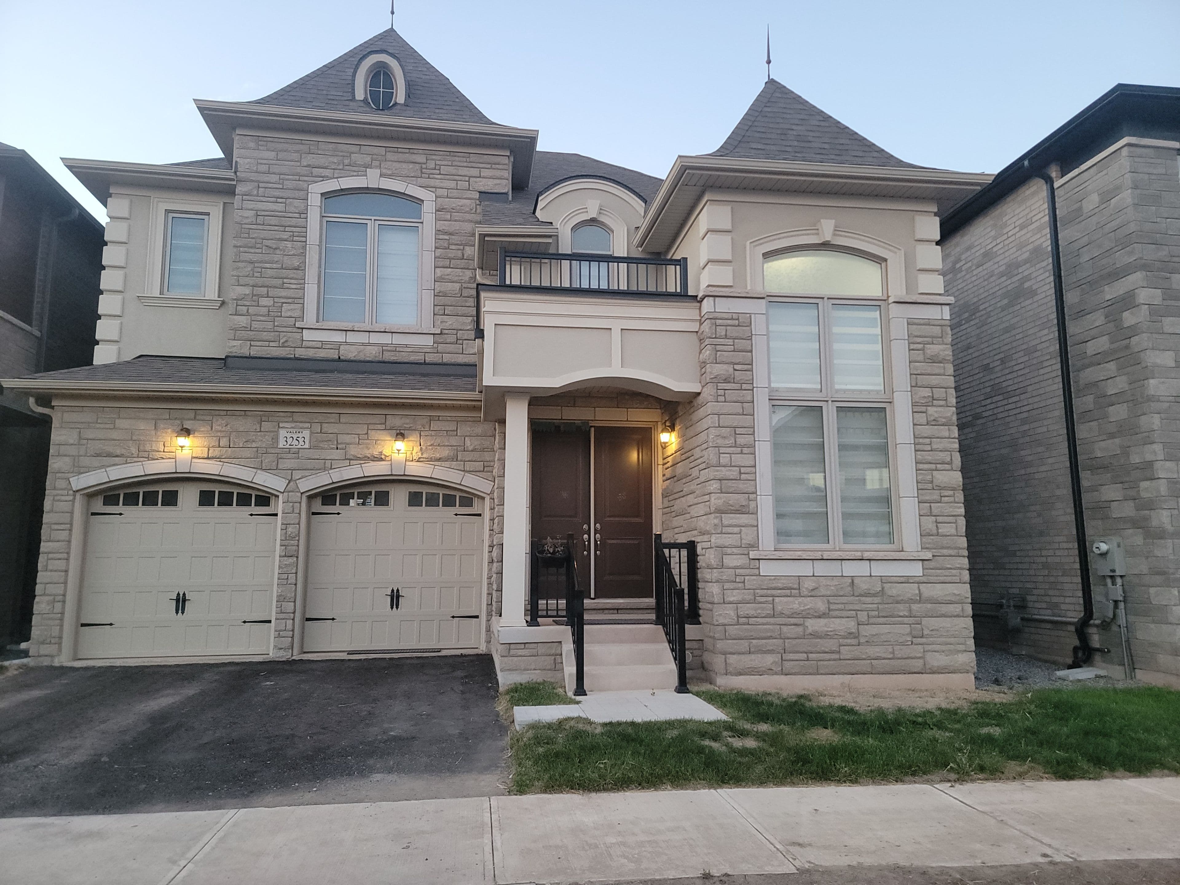 3253 Dove Drive, Oakville, ON L6H 7G1