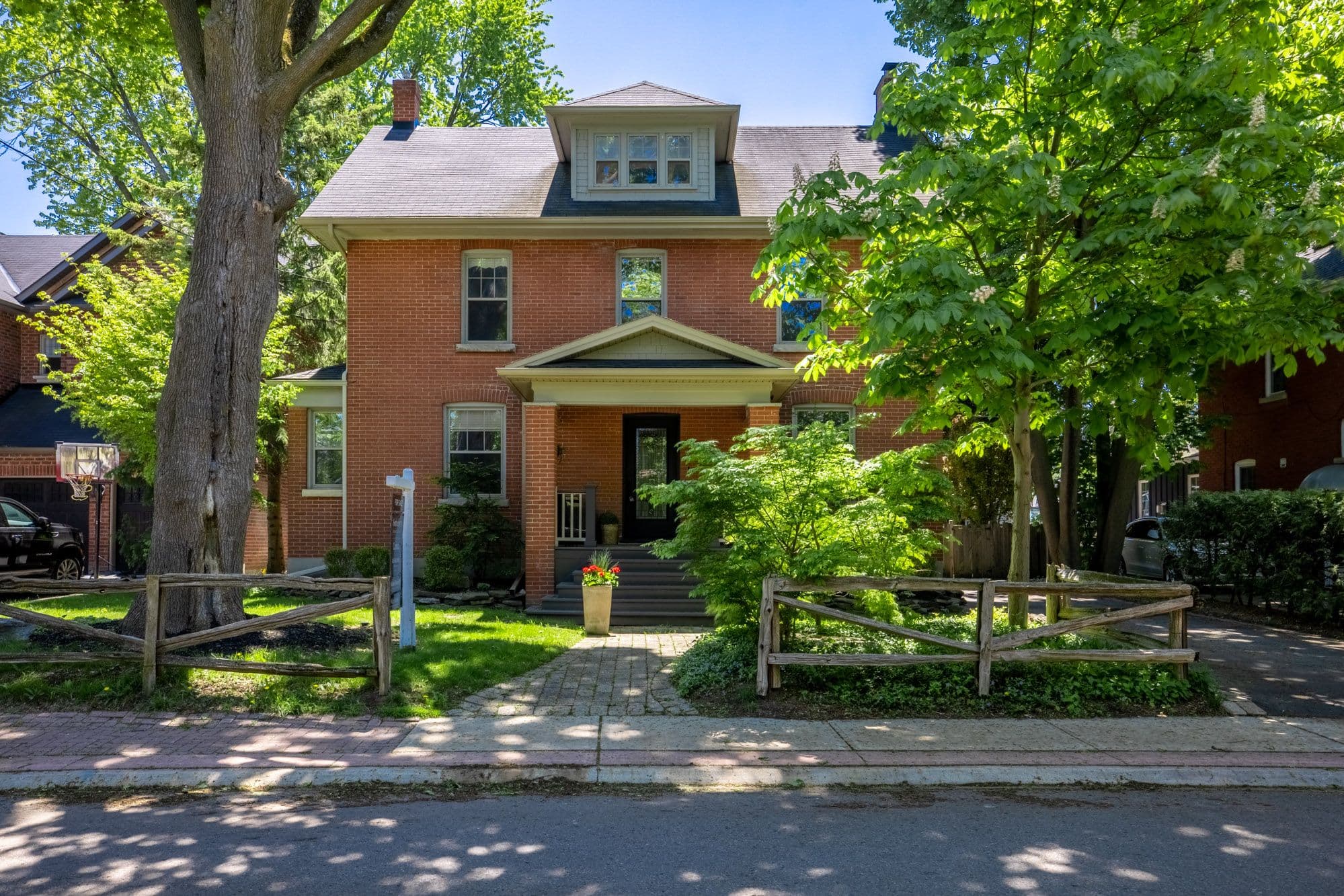 77 Catherine Avenue, Aurora, ON L4G 1K6