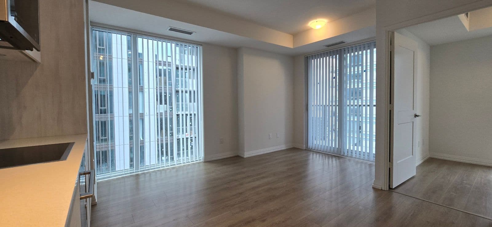 8 Widmer Street 4205, Toronto C01, ON M5V 0W6