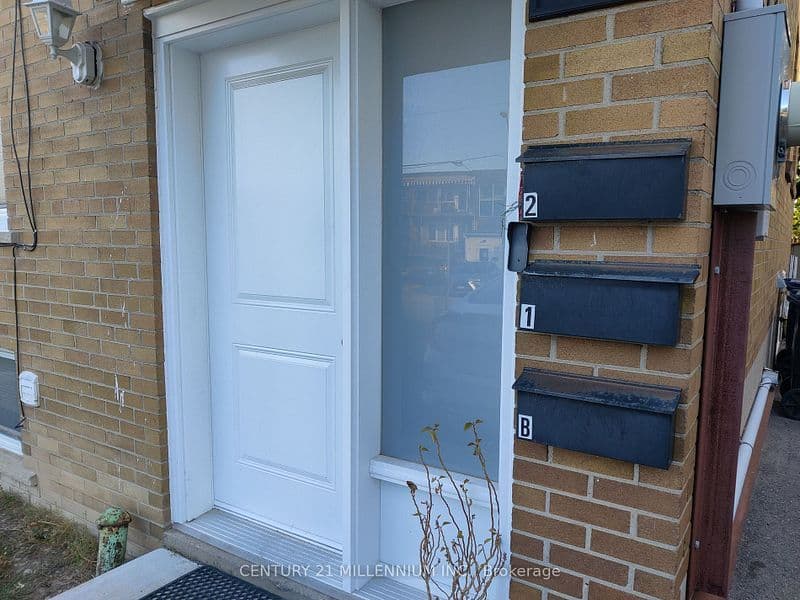 59 Garthdale Court Main, Toronto C06, ON M3H 5P7