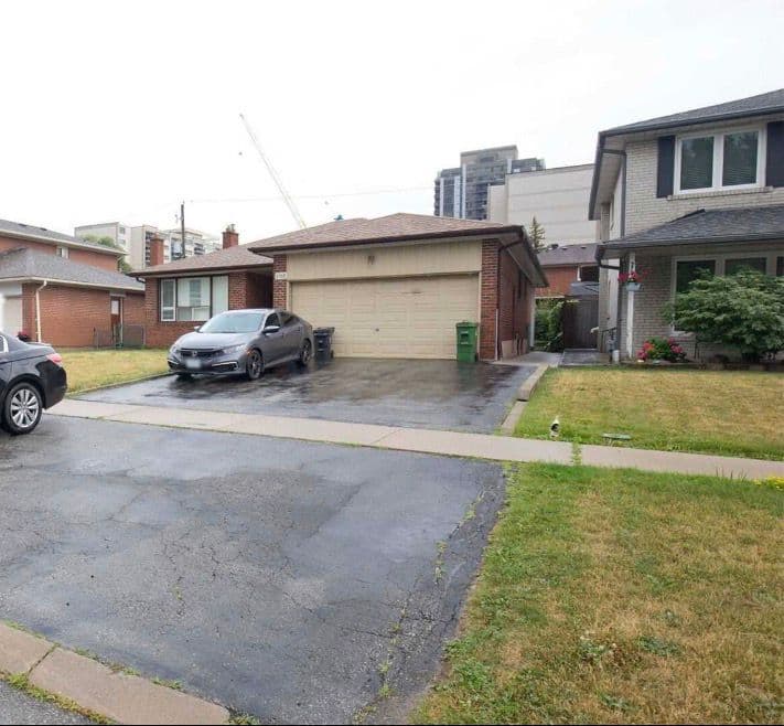 200 Redgrave Drive, Toronto W09, ON M9R 3V9