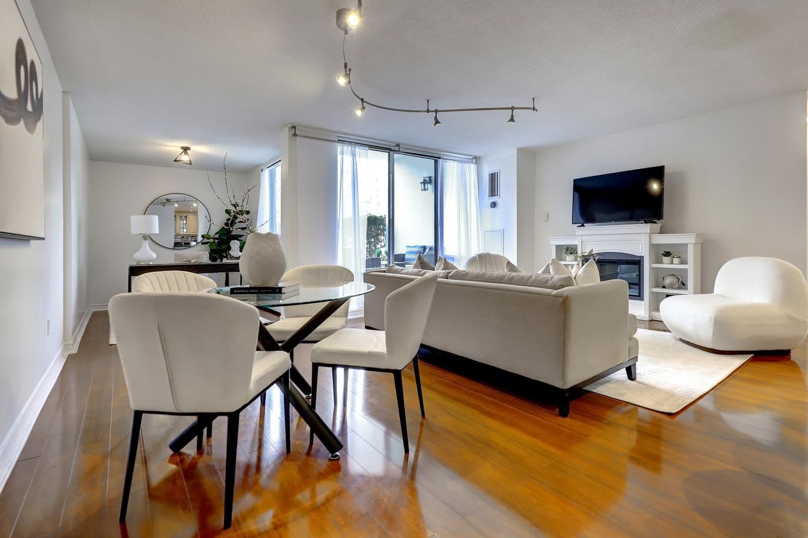 1515 E Lakeshore Road E 104, Mississauga, ON L5E 3E2