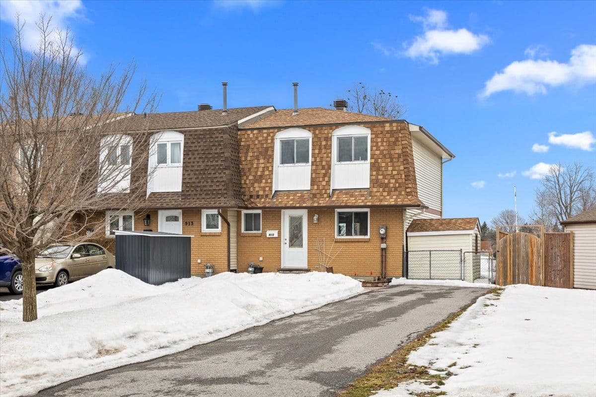 915 Lawnsberry Drive, Orleans - Cumberland and Area, ON K1E 1Y2