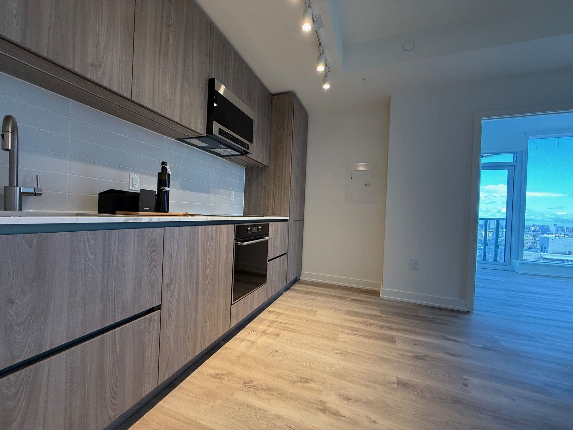 110 Broadway Avenue 1912, Toronto C10, ON M4P 1X7