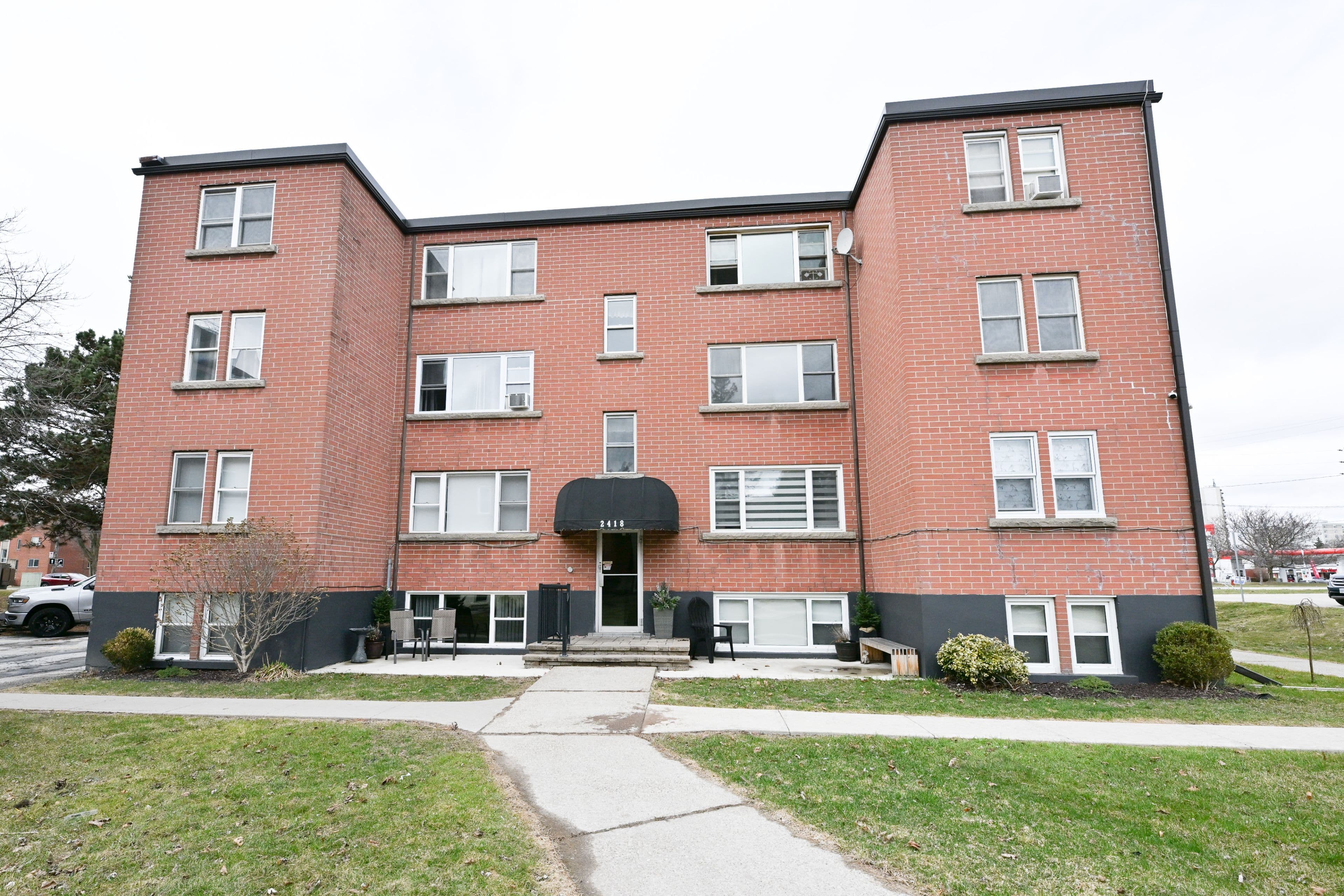 2418 New Street 11, Burlington, ON L7R 1J6