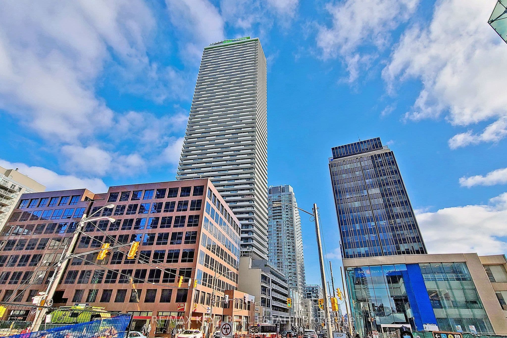 2221 Yonge Street 3310, Toronto C10, ON M4S 0B8