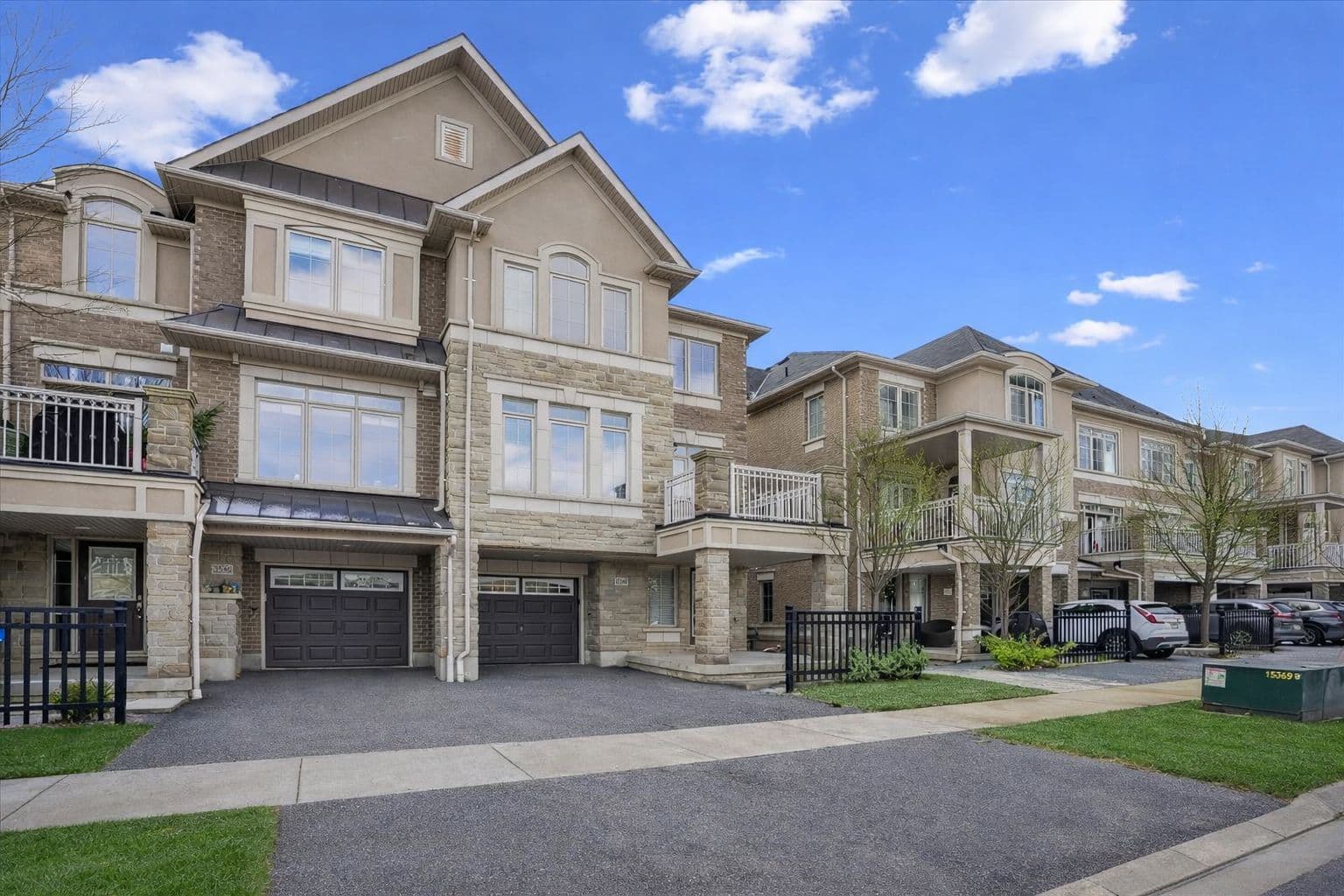 2548 Grand Oak Trail, Oakville, ON L6M 0S4