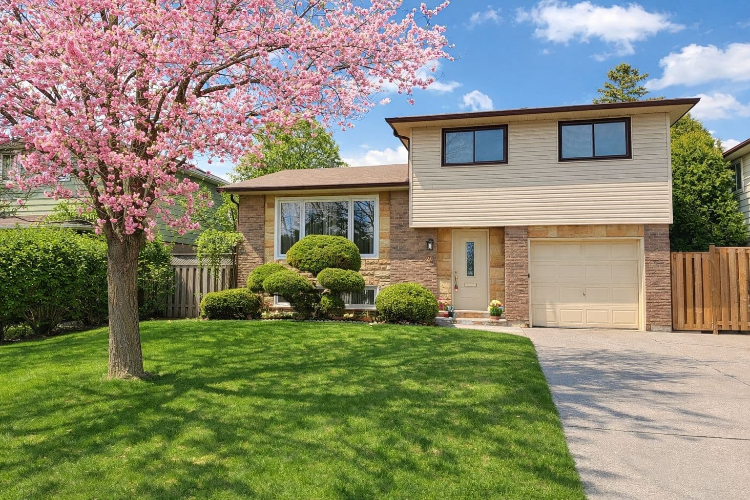 20 Willis Drive, Brampton, ON L6W 1A9