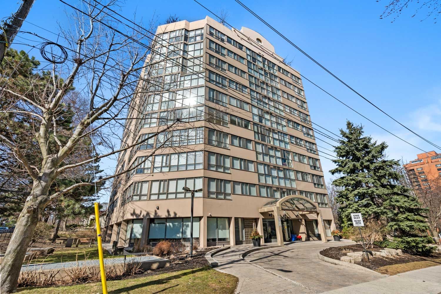 10 Tichester Road 1006, Toronto C03, ON M5P 3M4