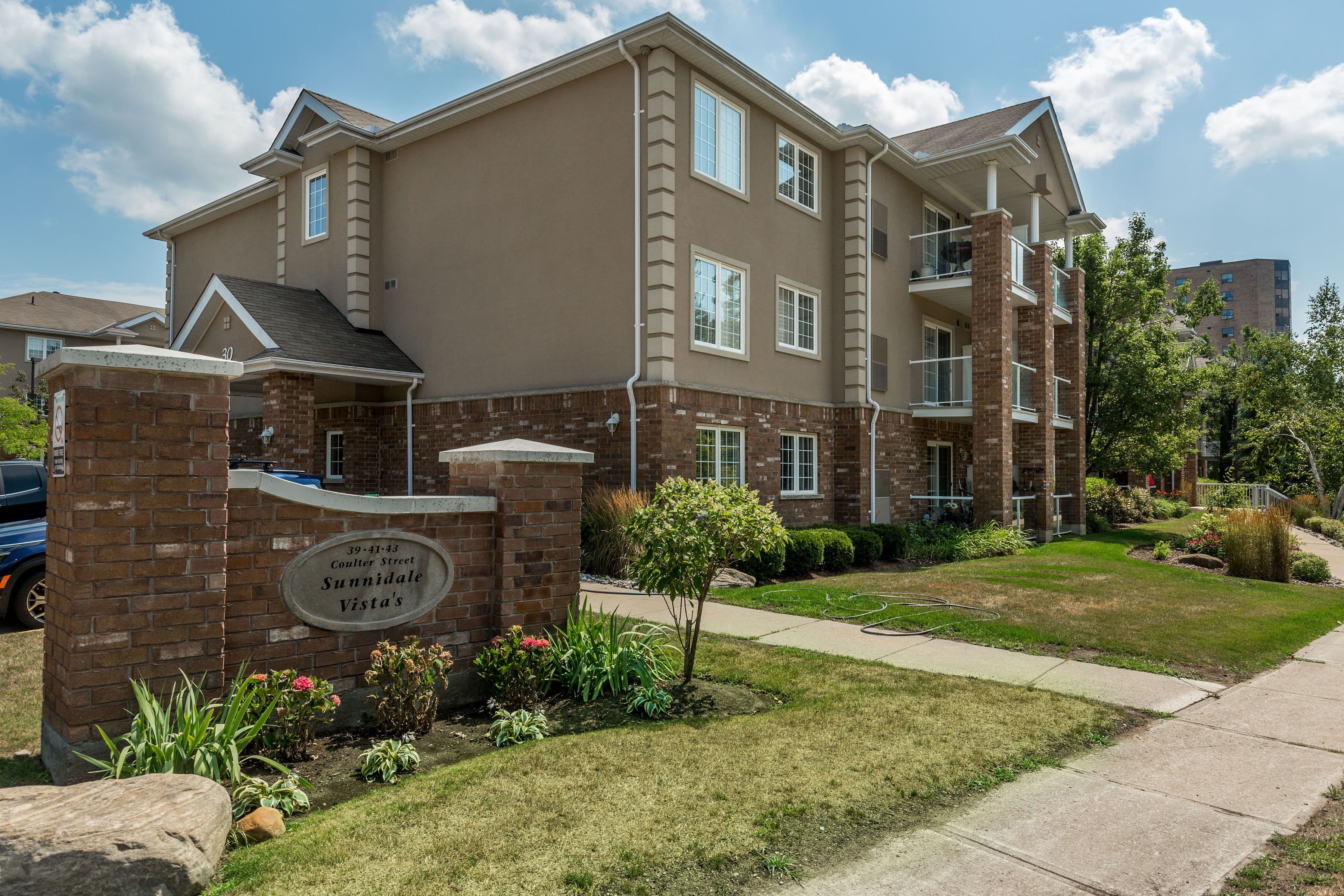 39 Coulter Street 18, Barrie, ON L4N 6L9