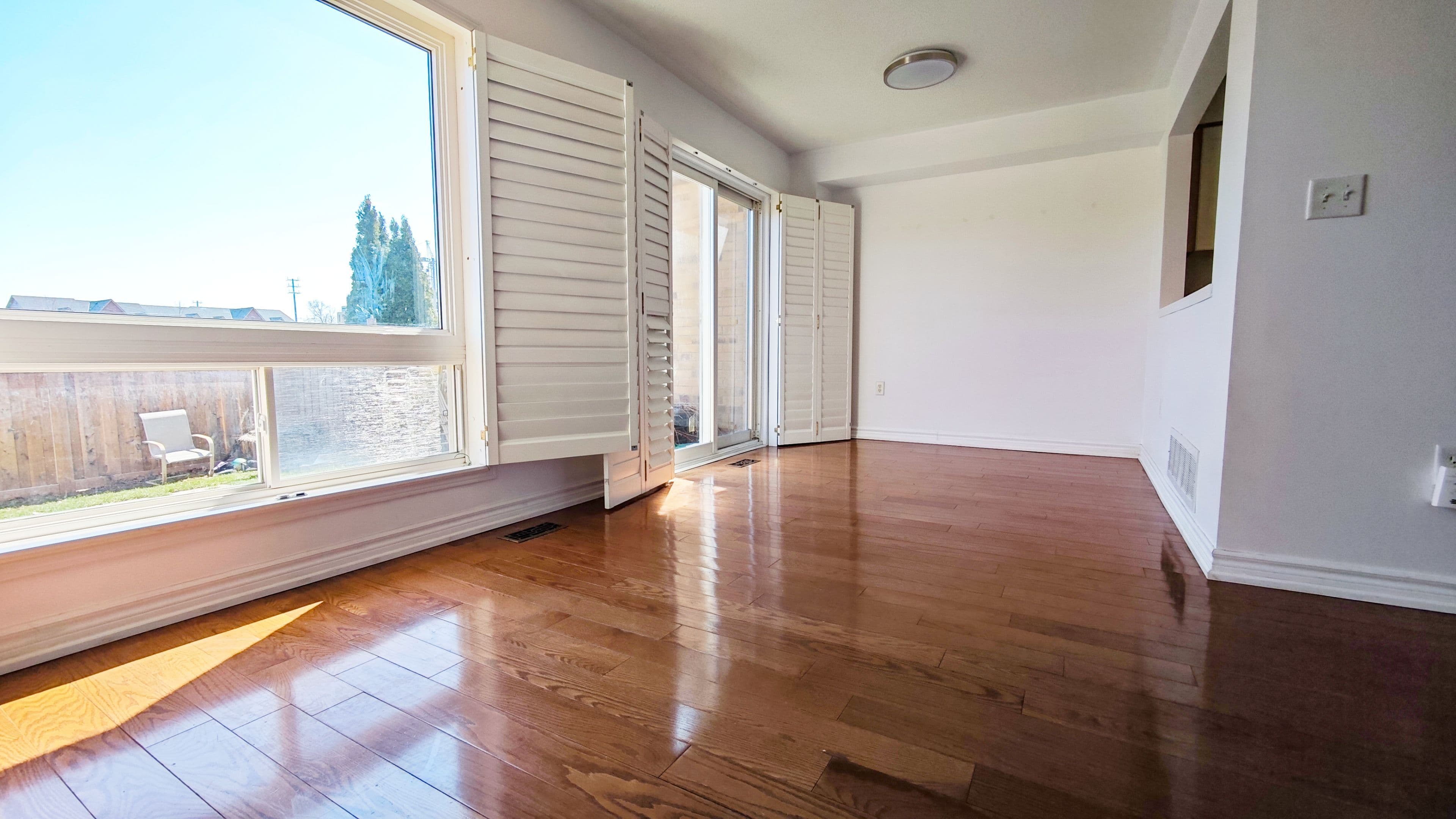 340 KITTRIDGE Road, Oakville, ON L6H 7K6