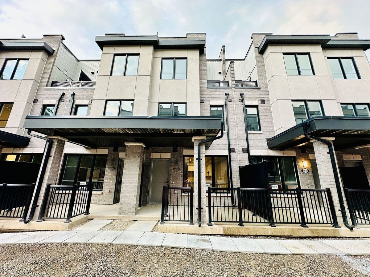 11 Baynes Way 12, Bradford West Gwillimbury, ON L3Z 4M5