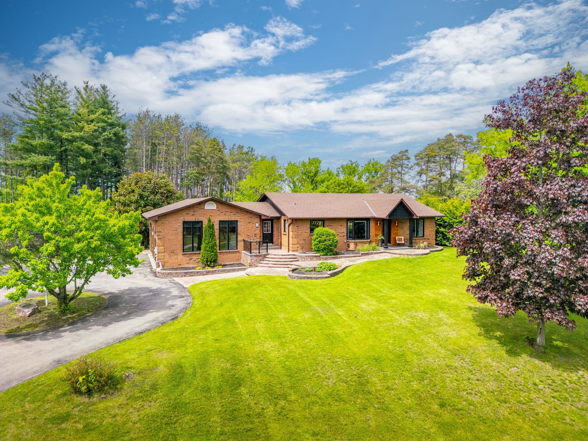 1 Lormik Drive, Uxbridge, ON L9P 1R9