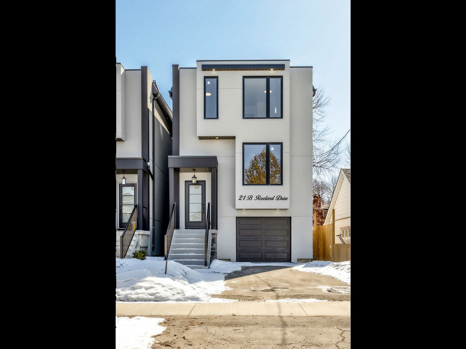 21B Roseland Drive, Toronto W06, ON M8W 1Y3