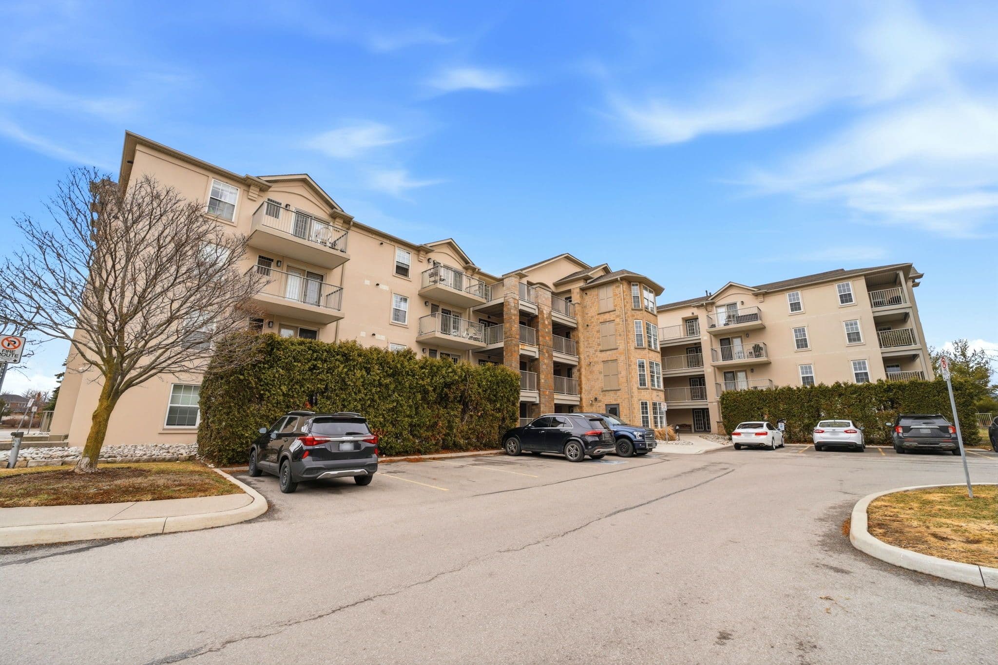 306 - 1440 Bishops Gate, Oakville, ON L6M 4M9