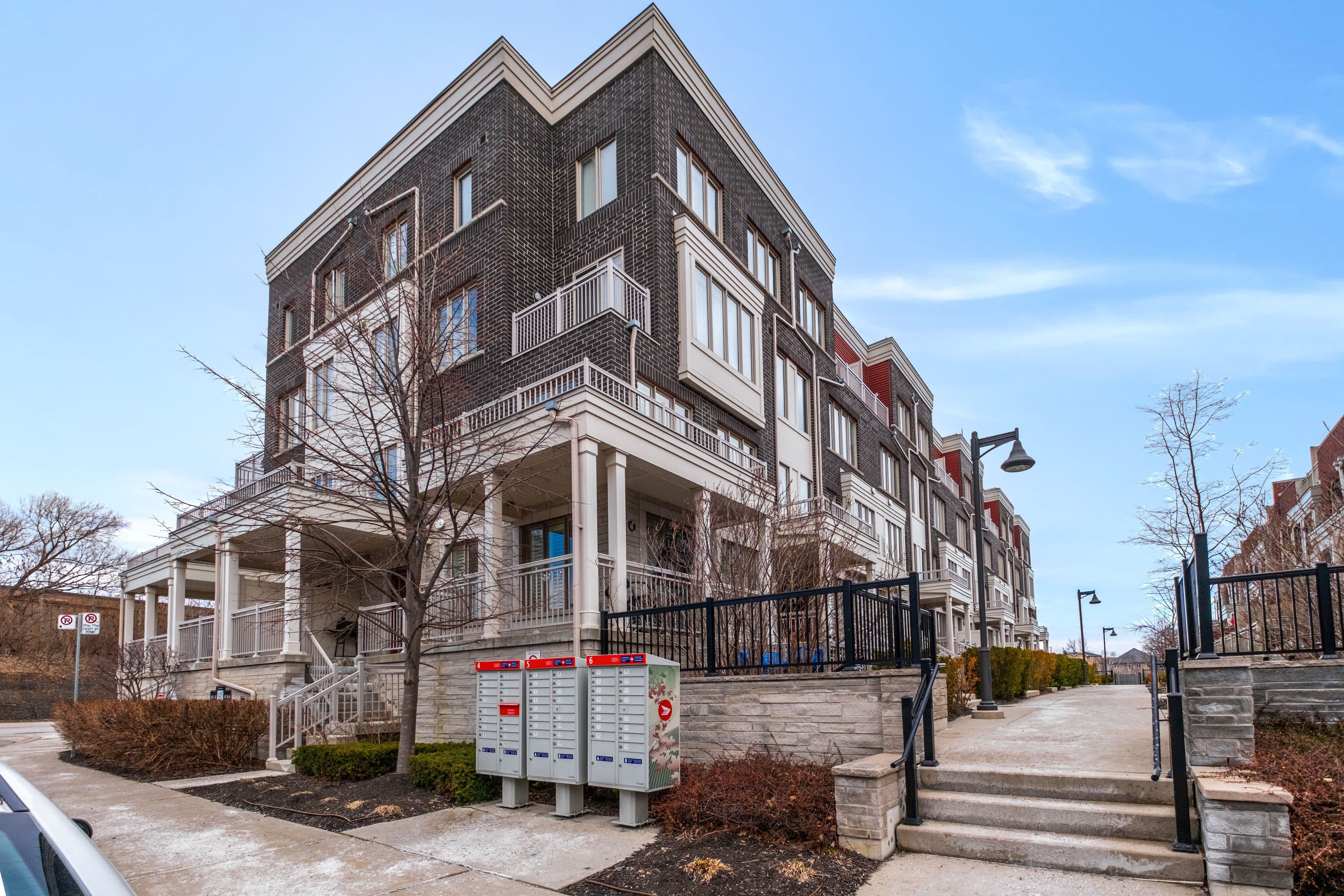 145 Long Branch Avenue 29, Toronto W06, ON M8W 0A9