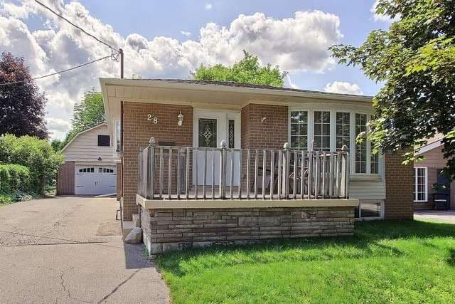 28 Collins Crescent Upper, Aurora, ON L4G 2W2