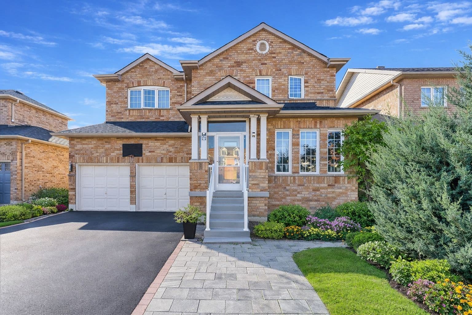 129 Flagstone Way, Newmarket, ON L3X 2Z8