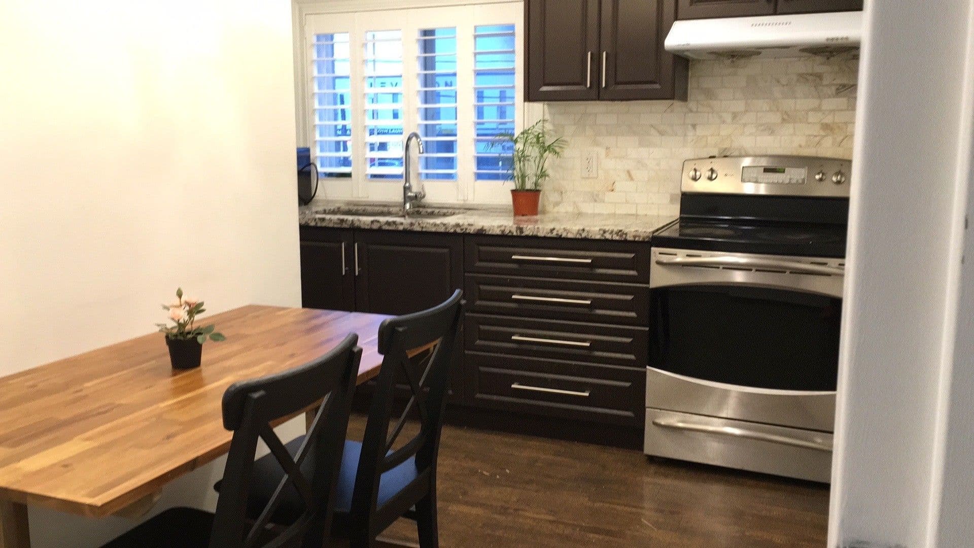 2466 St Clair Avenue W 202, Toronto W03, ON M6N 1L3