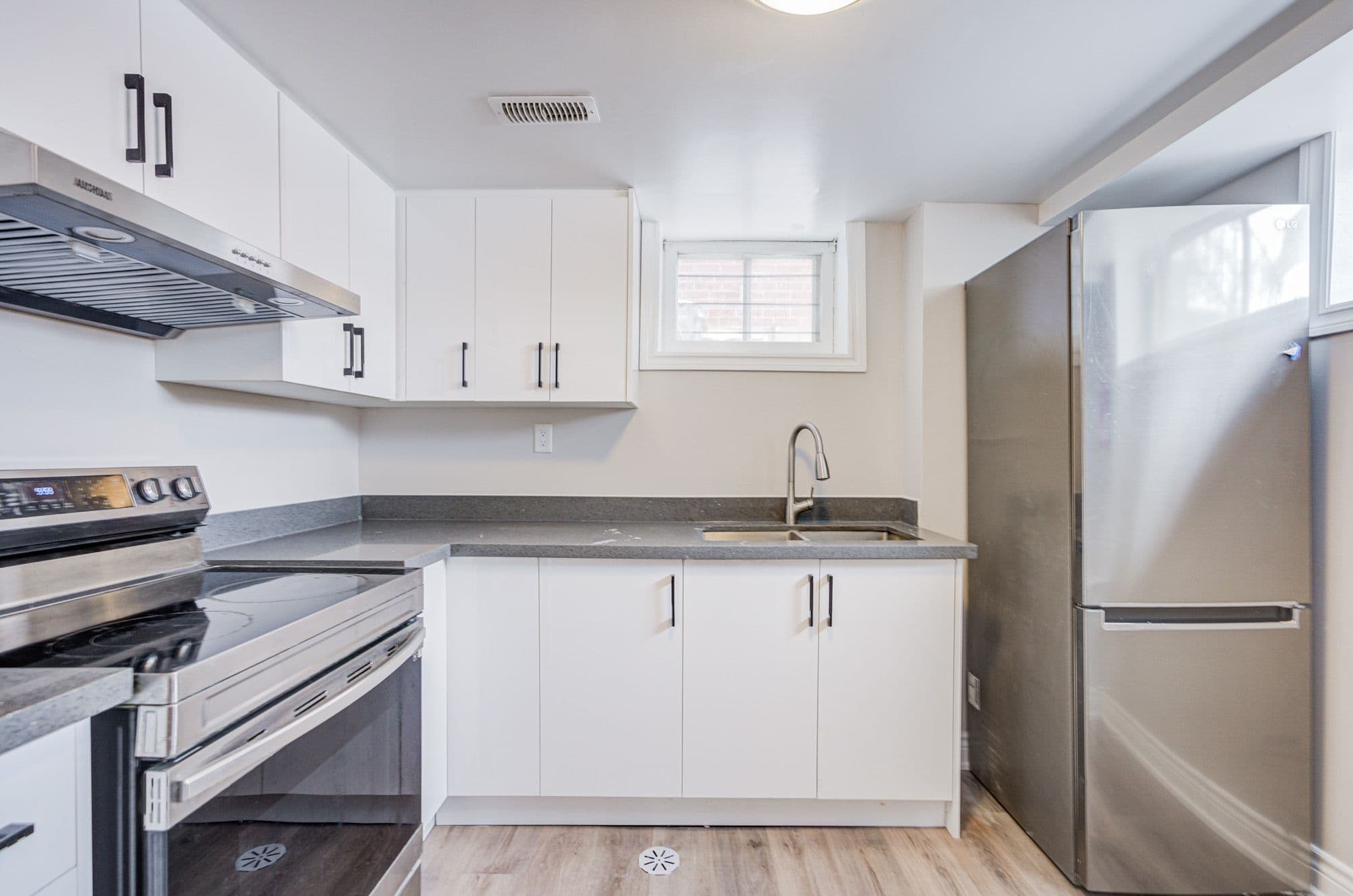 59 Wolseley Street Basement, Toronto C01, ON M5T 1A4