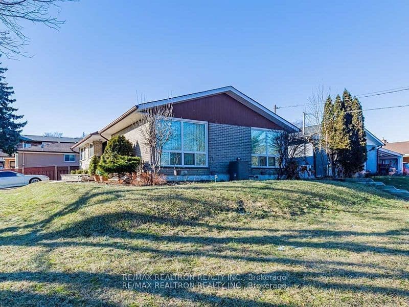 34 Shoreland Crescent Bsmt, Toronto E09, ON M1G 1M5
