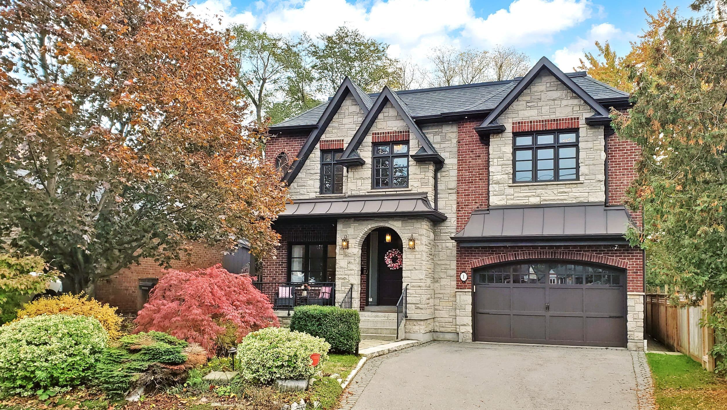 1 Dustan Crescent, Toronto E03, ON M4J 4G4
