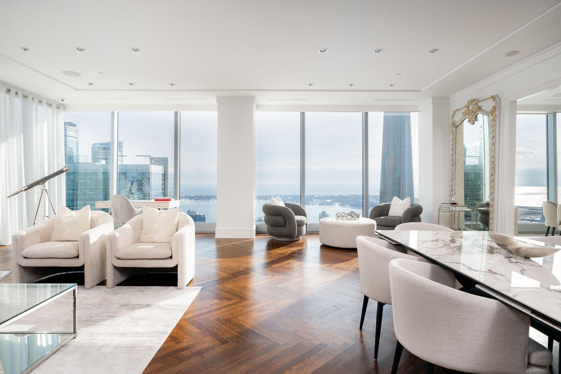 183 Wellington Street W 4104, Toronto C01, ON M5V 0A1