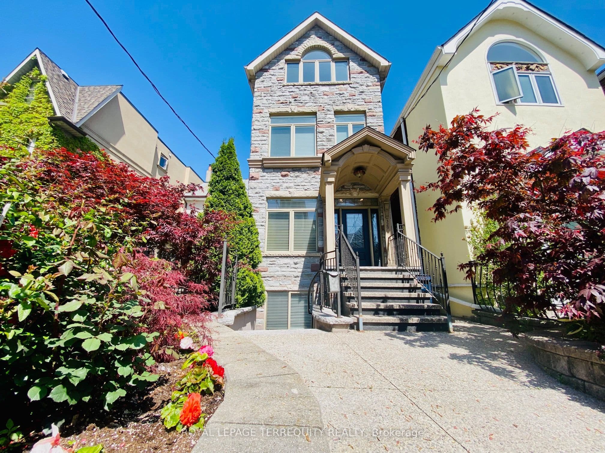 329 Lippincott Street, Toronto C01, ON M5S 2P6