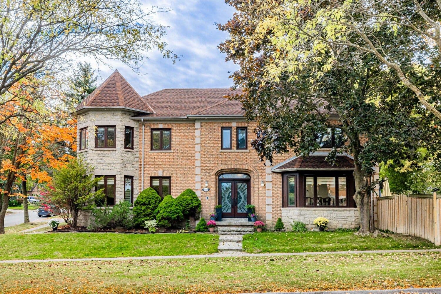 898 Stonehaven Avenue, Newmarket, ON L3X 1K7