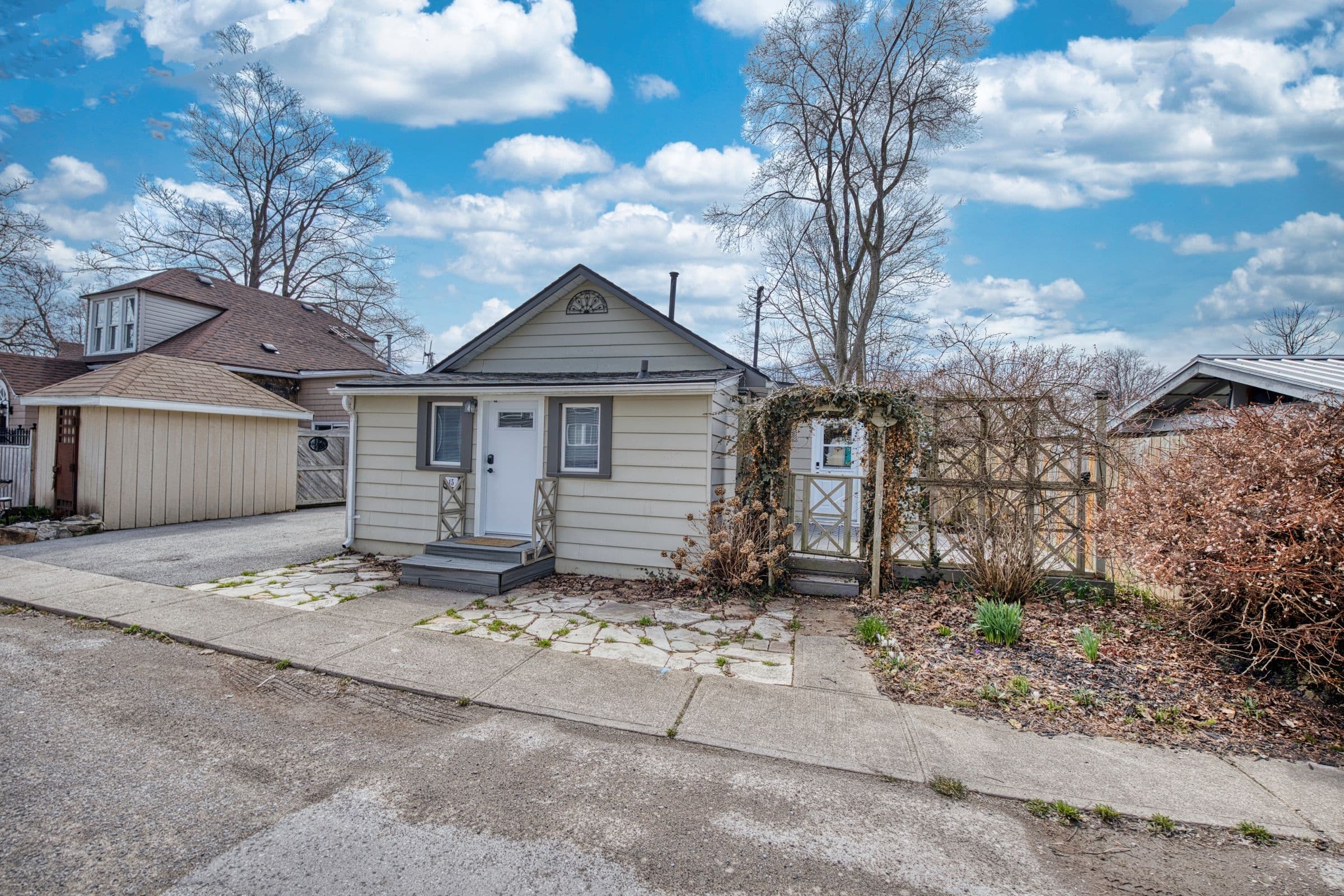 15 Loomis Crescent, Fort Erie, ON L0S 1B0