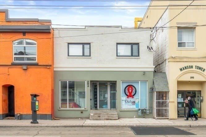 282 Parliament Street 202, Toronto C08, ON M5A 3A4