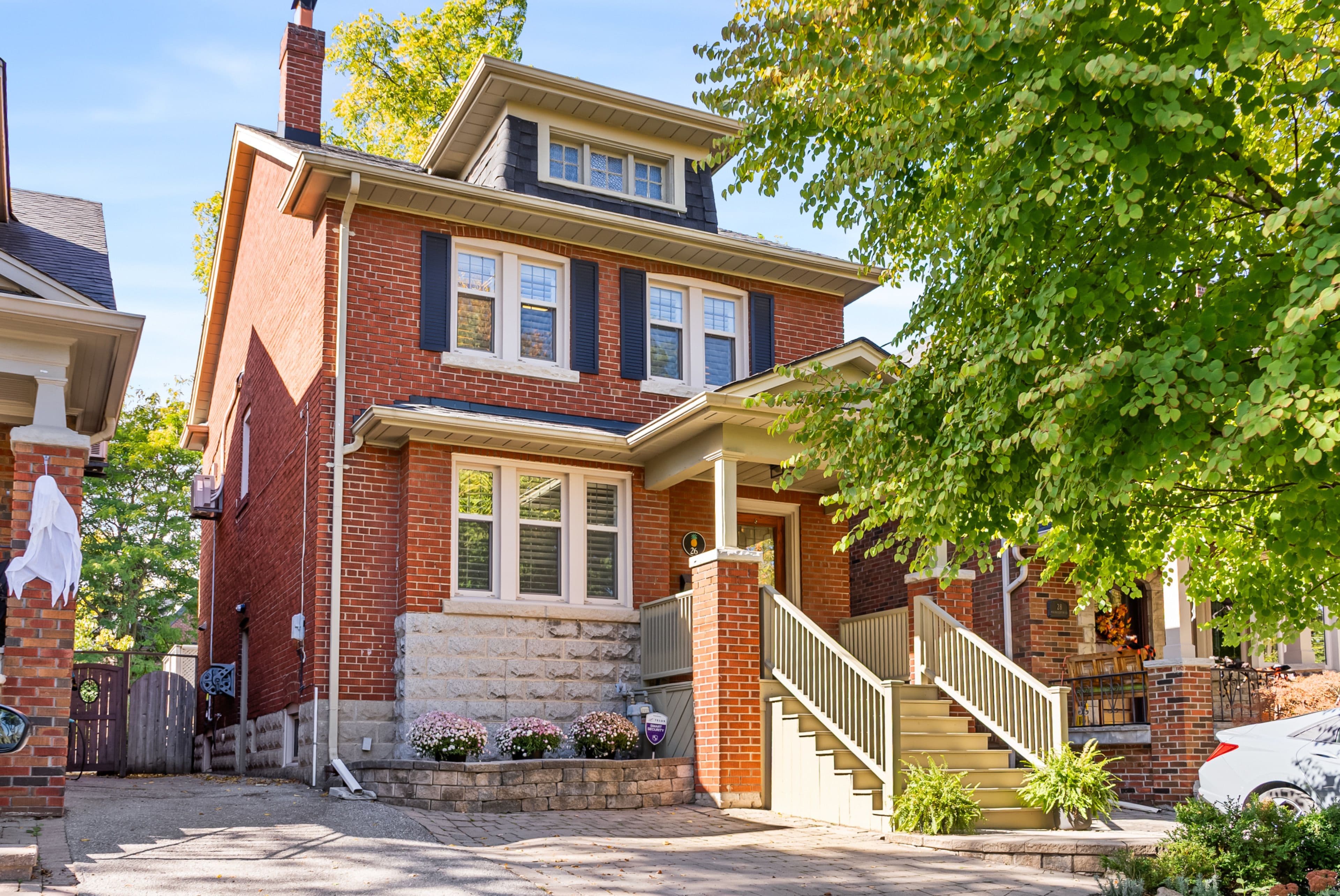 26 MacNaughton Road, Toronto C11, ON M4G 3H4
