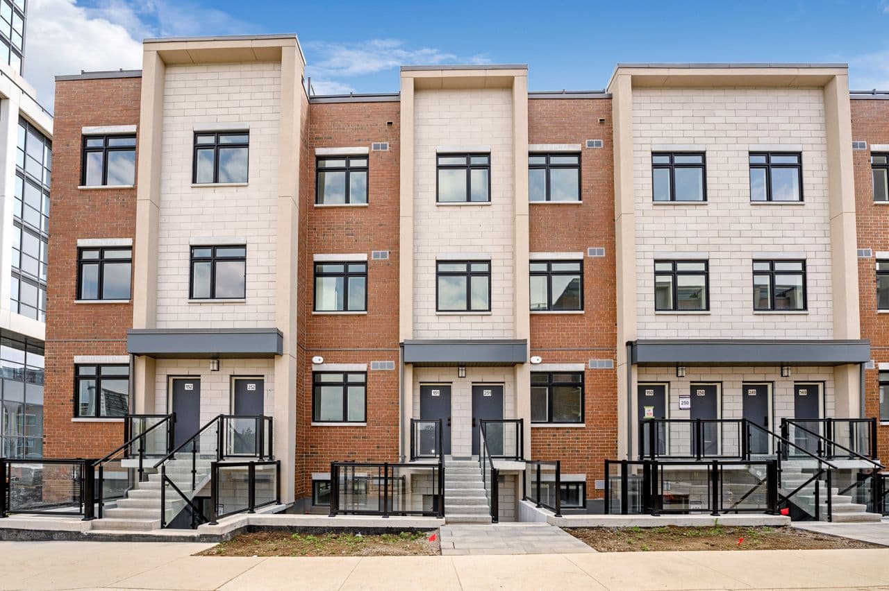 1075 Douglas McCurdy Common 251, Mississauga, ON L5G 0C6