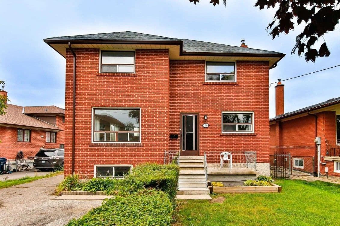 16 Upwood Avenue, Toronto W04, ON M6L 3A5