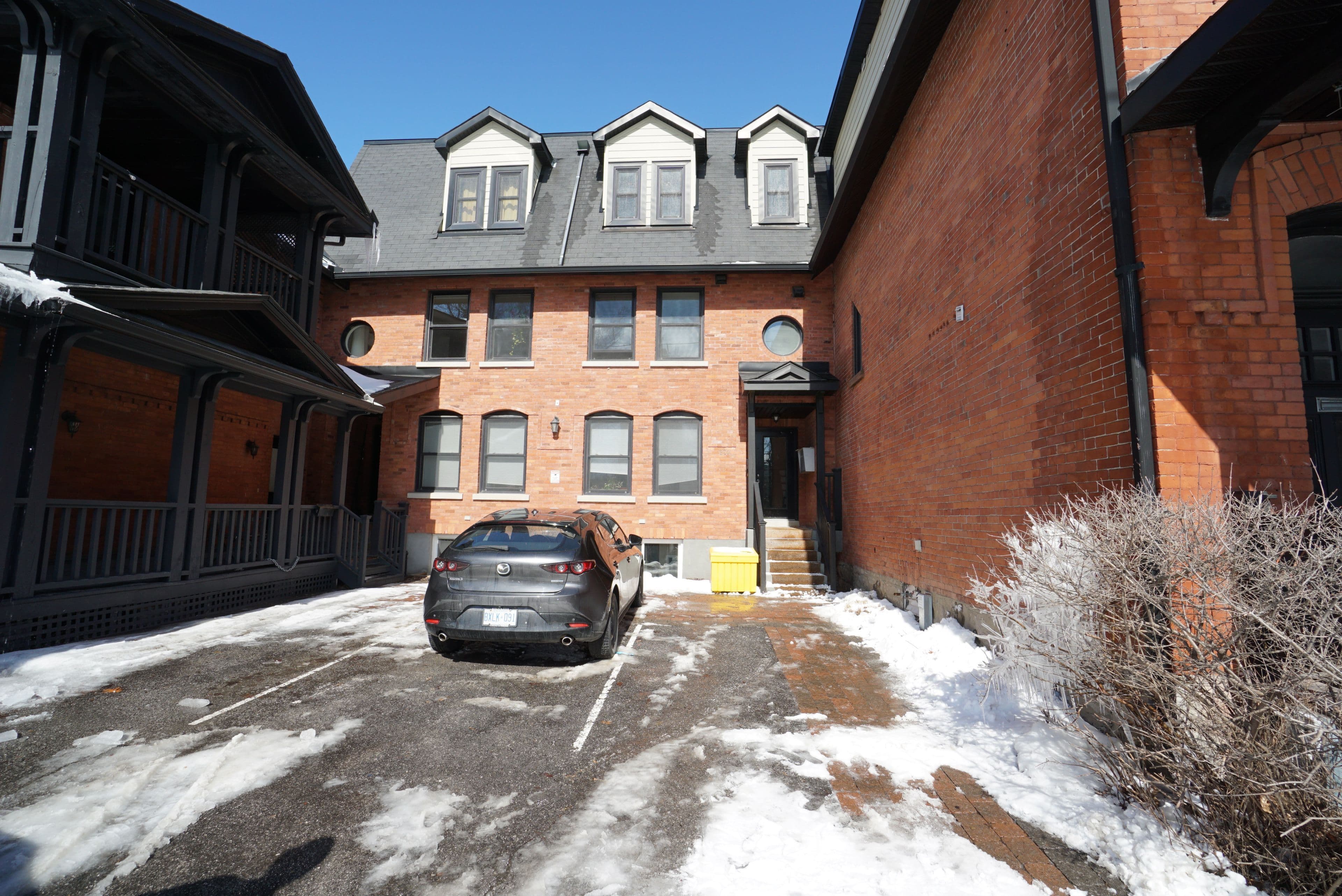 271 Mcleod Street 2, Ottawa Centre, ON K2P 1A1