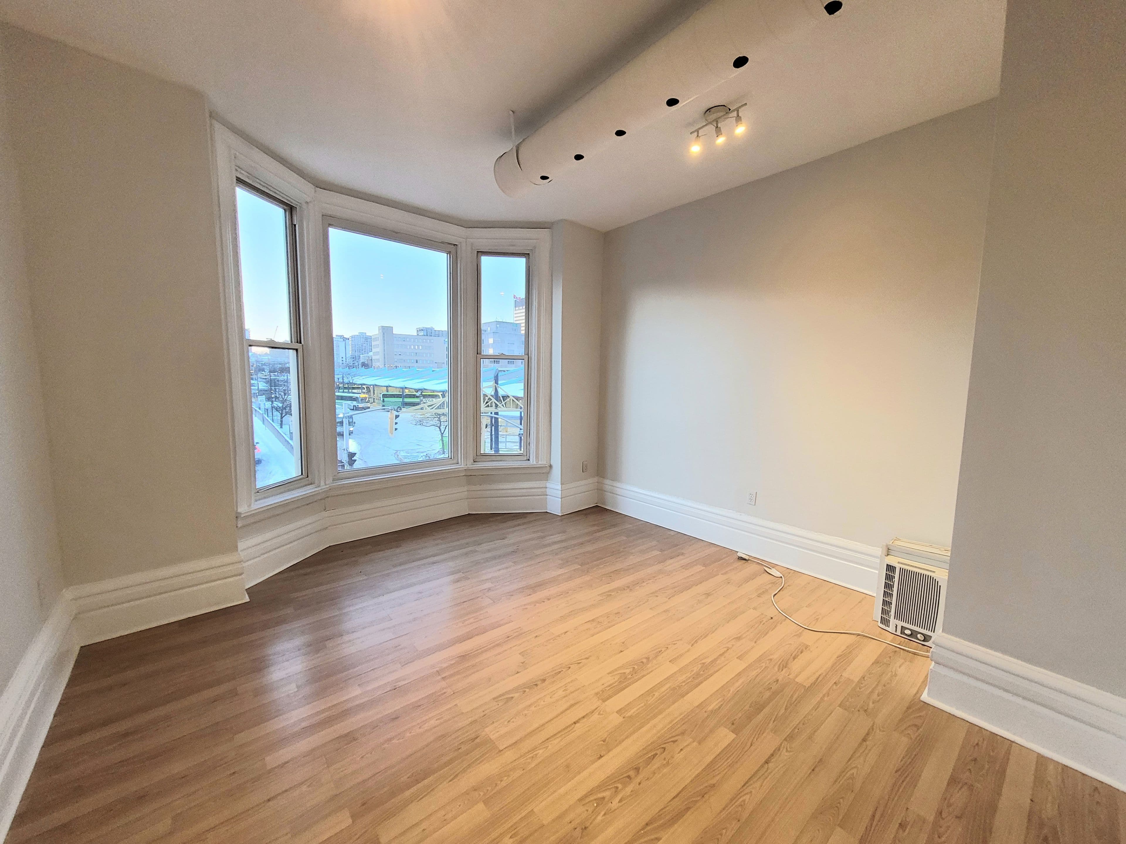 139 1/2 John Street S 4, Hamilton, ON L8N 2C3