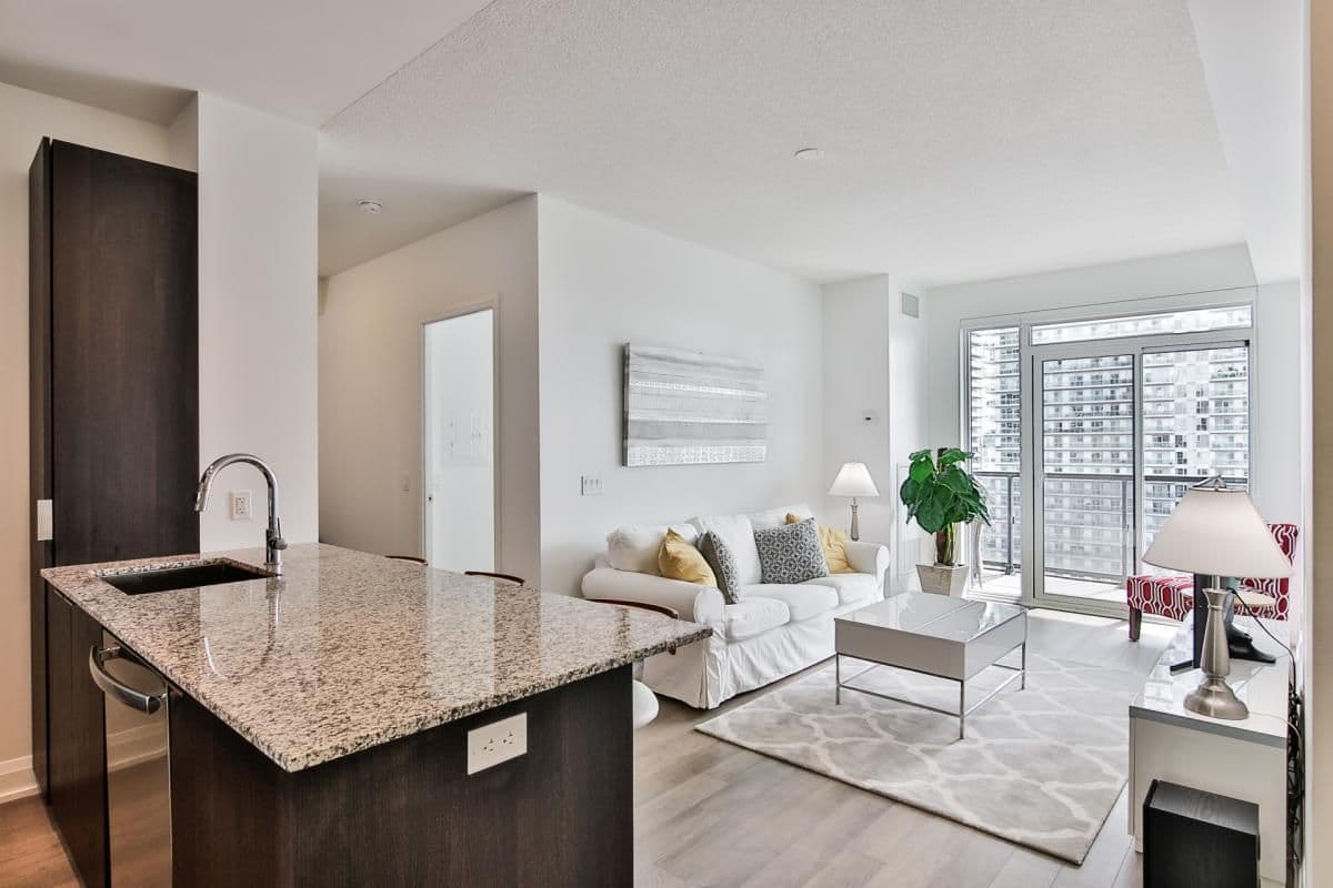 56 Annie Craig Drive 2104, Toronto W06, ON M8V 0C8