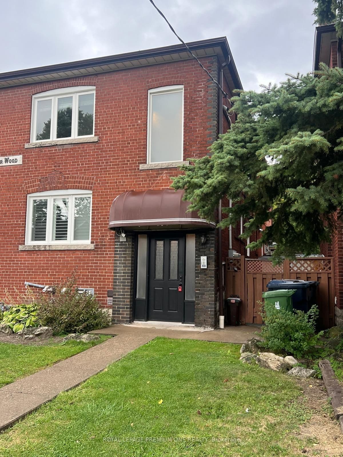 297 Vaughan Road C, Toronto C03, ON M6C 2N3