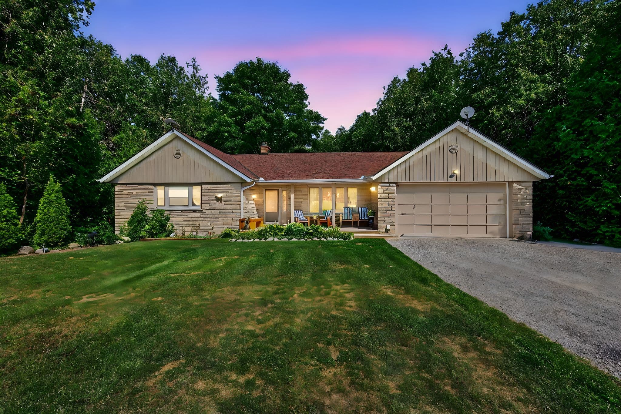 16 Cedar Lane, Mono, ON L9W 6C8