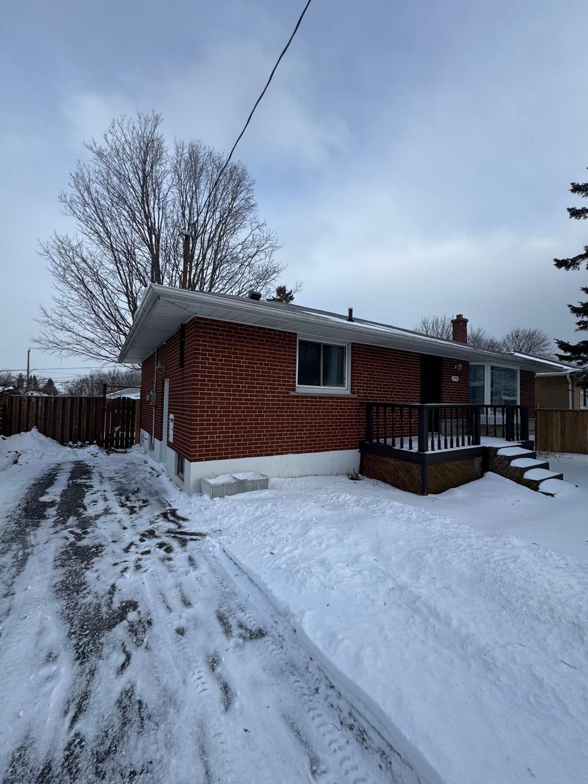 1467 Oxford Street, Oshawa, ON L1J 3W9