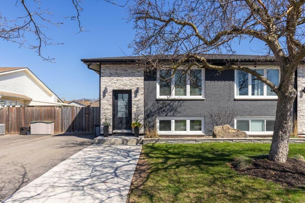 22 Fox Trail Drive, St. Catharines, ON L2S 3T7