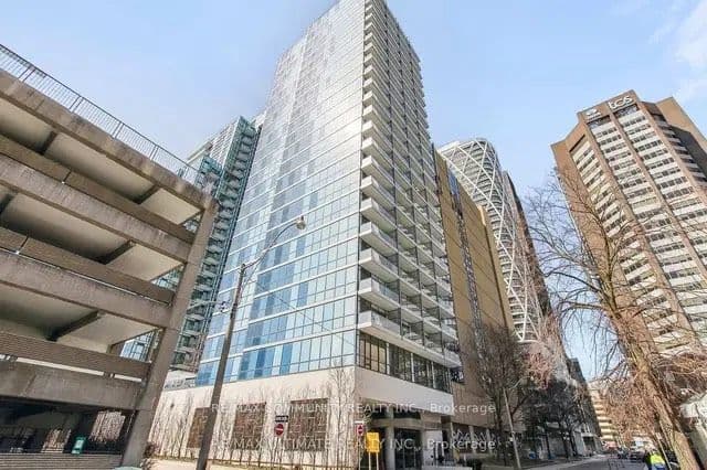 210 Simcoe Street 1610, Toronto C01, ON M5T 0A9